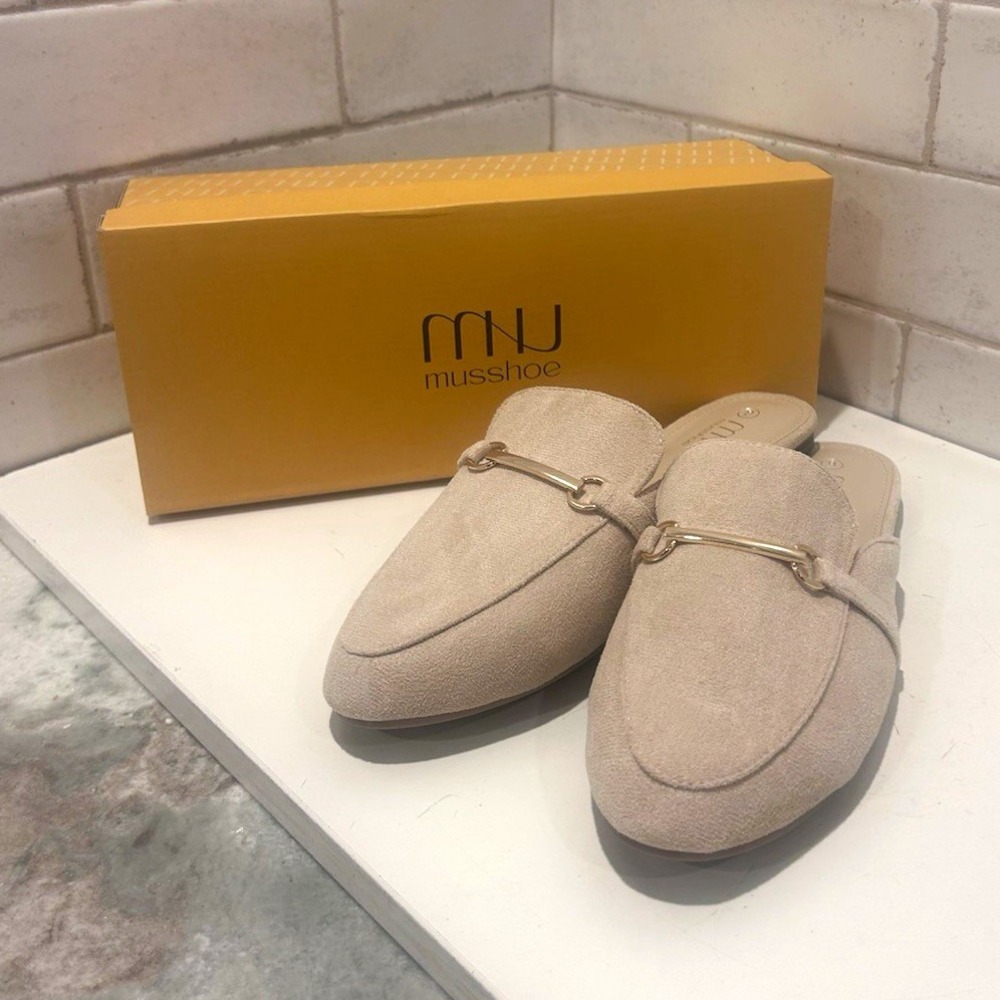 Muss Shoe Women's Beige Synthetic Mule Sandals Slip-On Flat Slip Resistant 9